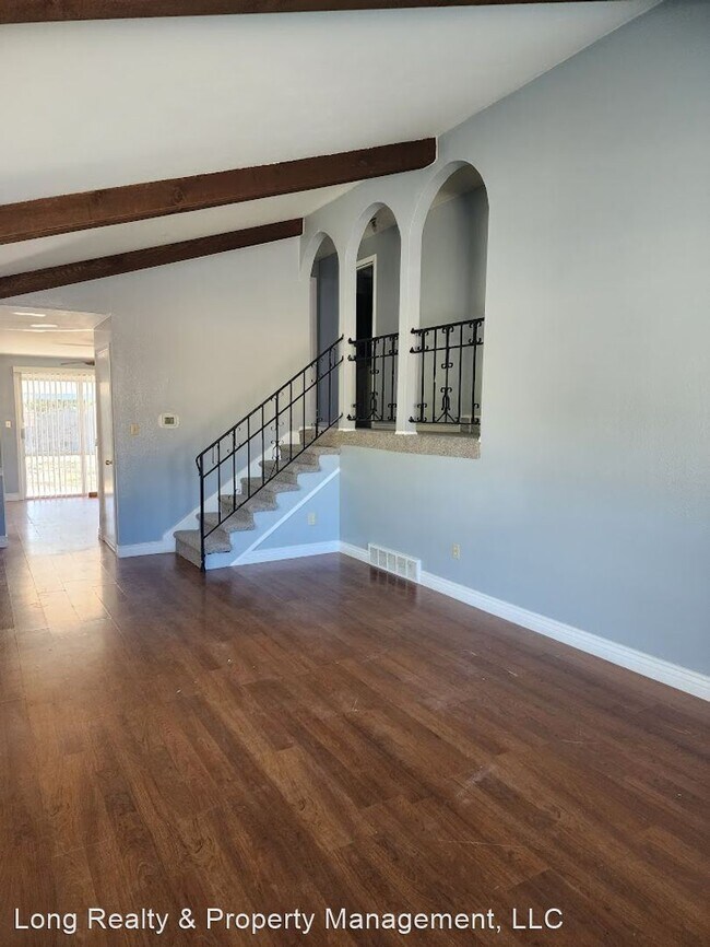 Foto del edificio - 3 br, 2.5 bath House - 8286 E Girard Ave