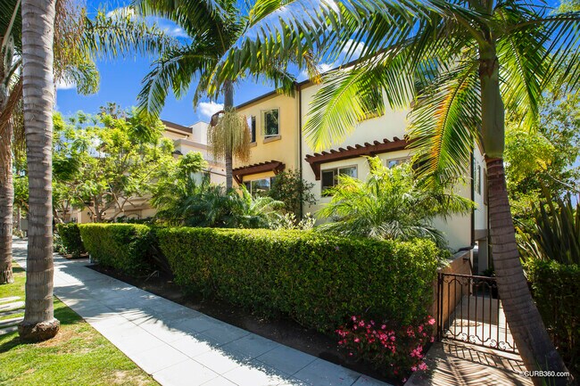 Building Photo - 7538 Draper Ave