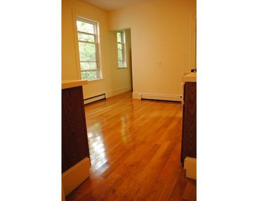 Building Photo - 554 Green St