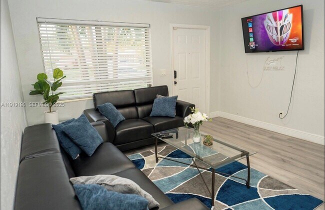 Foto del edificio - 6512 SW 24th St