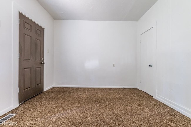 Foto del edificio - 49 E 156th St