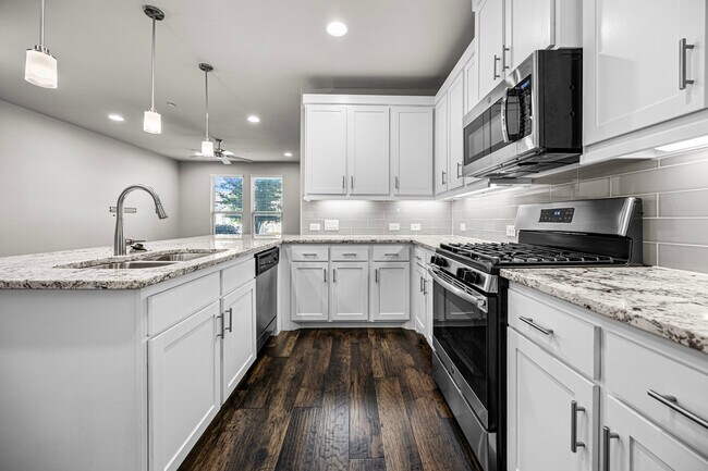 Foto del edificio - 1217 Pebblebrook Ln