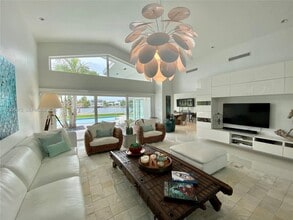 Building Photo - 265 N Shore Dr