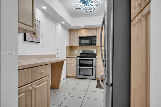 Foto del edificio - 5005 Collins Ave