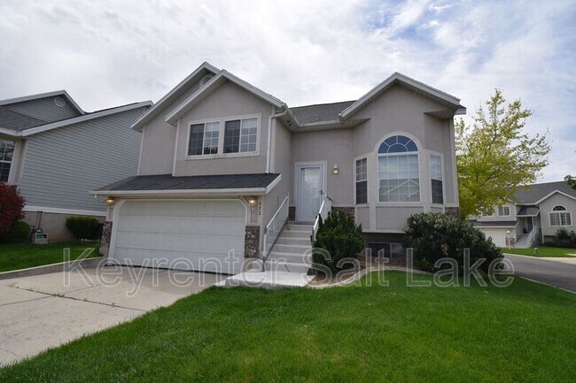 Photo - 572 E Thatcher Way House