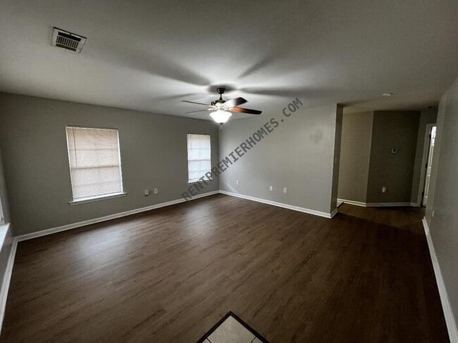 Building Photo - 1522 Schaer St