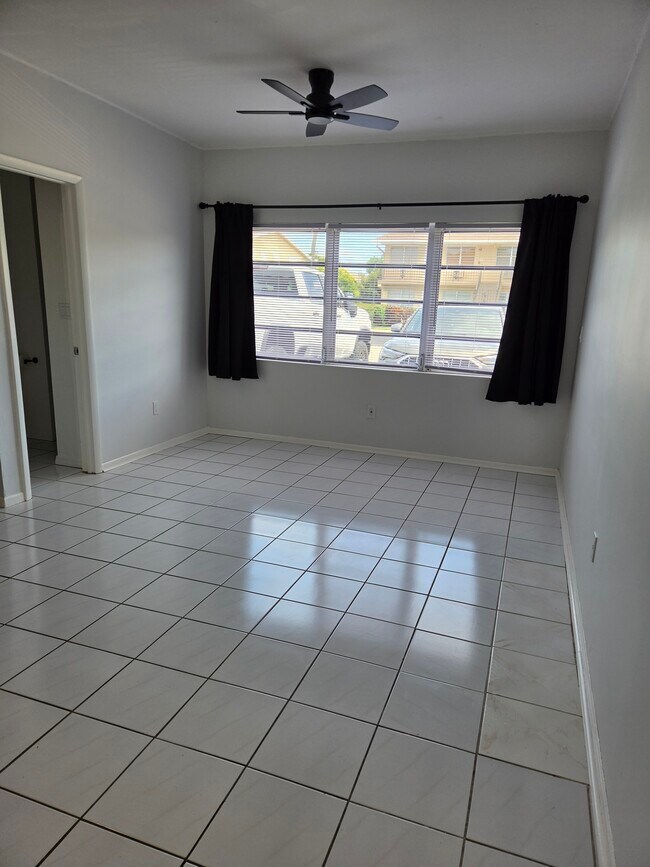 Foto del edificio - 2149 NE 56th Ct