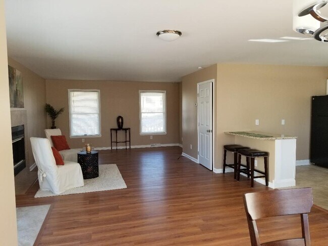 Livingroom\Kitchen - 4556 Washington Dr