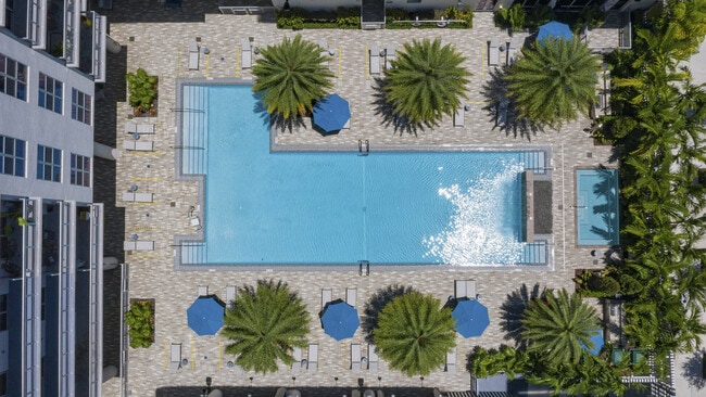 Foto del edificio - Blu27 at Edgewater