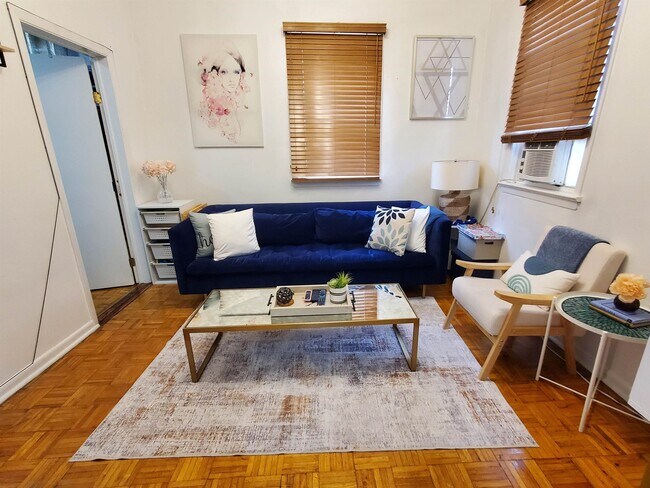 Foto del edificio - 95 Mallory Ave