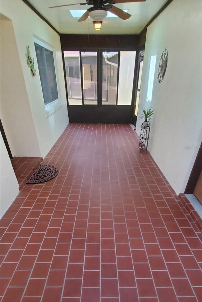 Foyer between garage and main entrance - 39 Pebble Beach Cir
