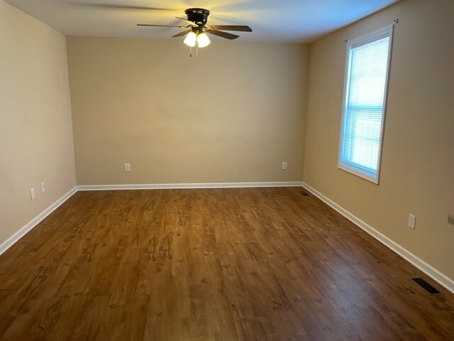 Foto del edificio - 406 Lynda Lee Ln