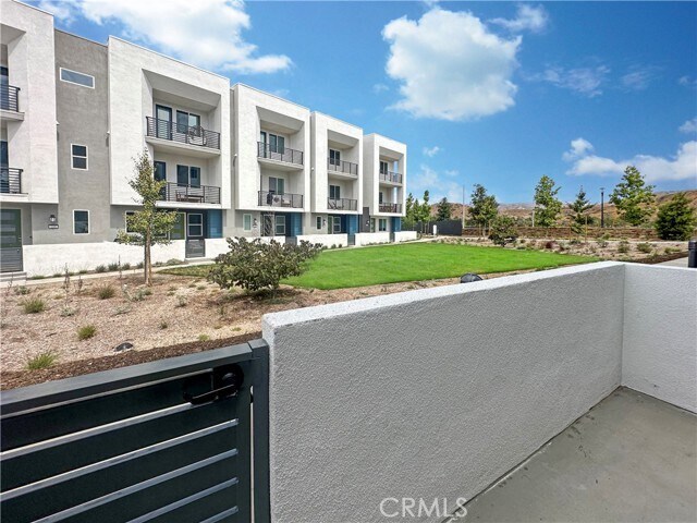 Building Photo - 213 Sash