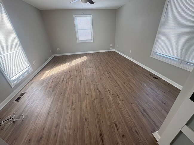 Building Photo - Stunning 4-bedroom, 2-bathroom home in Elizabethtown, KY!