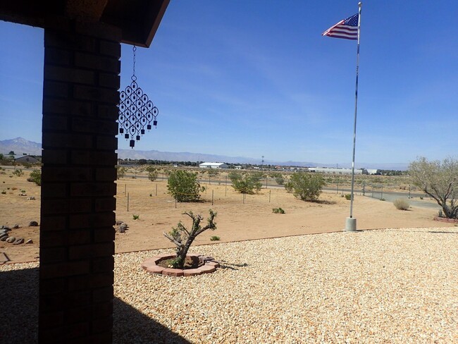 Building Photo - 4 Bedroom 2 bath with admirable amount of ...