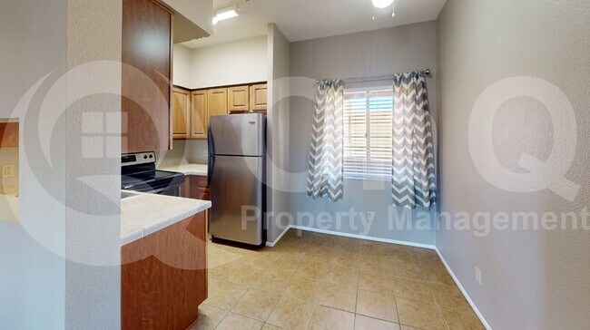 Foto del edificio - 1810 E Blacklidge Dr