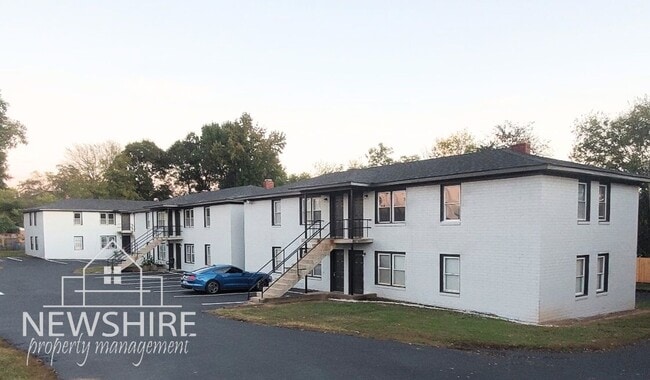 Foto del edificio - Hampton Avenue Apartments — Comfortable Greenville Living Close to Everything