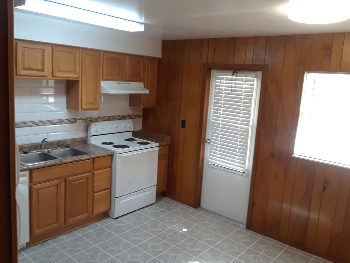 Kitchen - 1857 Croton Rd