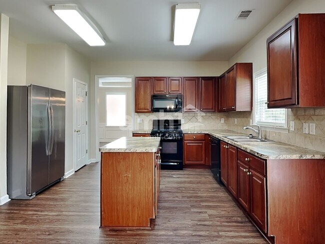 Building Photo - 7366 Poppy Way