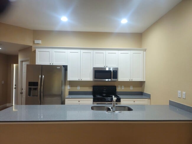 Building Photo - 3 Bedroom 2 Bath 1 Car Garage Duplex In a ...