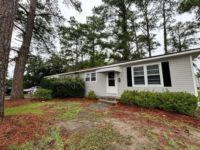 Building Photo - Sweet on Sophia