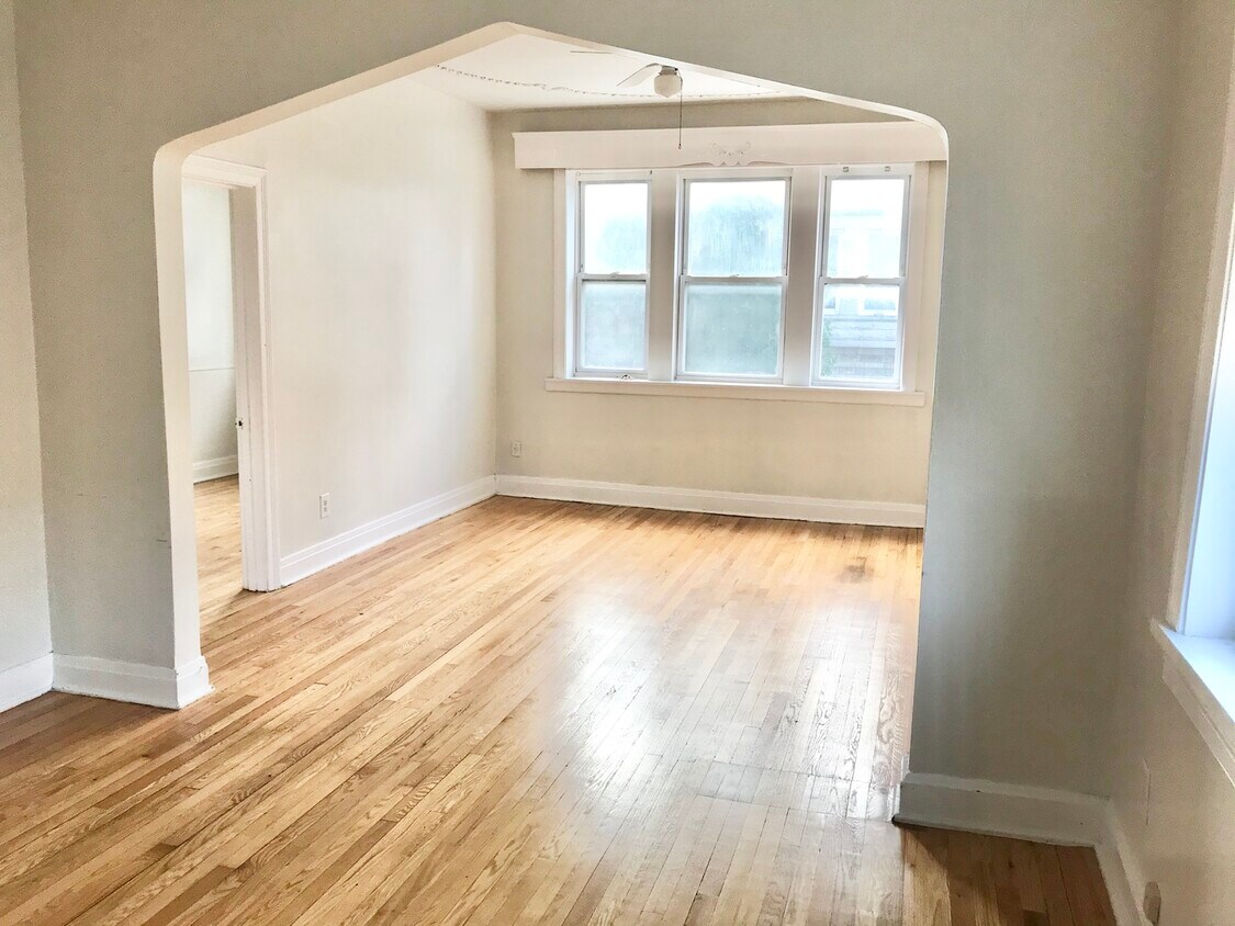 Primary Photo - 1650 W 18th St