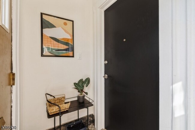 Foto del edificio - 41-43 Poe Avenue Unit