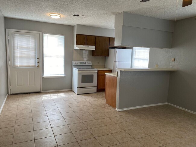 Photo - 801 W Olmos Dr Townhome