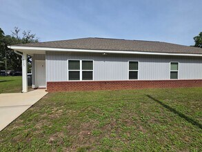 Building Photo - 8923 Untreiner Ave