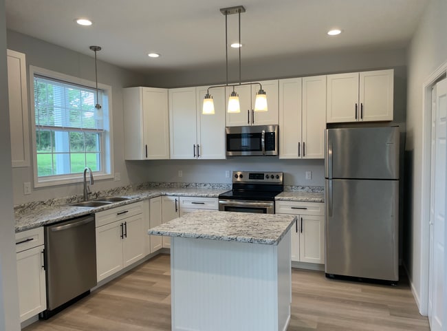 Building Photo - 300 Lower Creek Rd