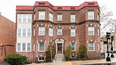Building Photo - 168 Allston St