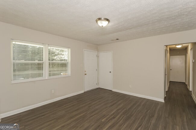 Building Photo - 599 Plainville Dr SW