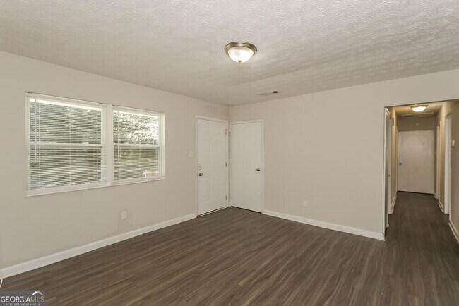 Foto del edificio - 599 Plainville Dr SW