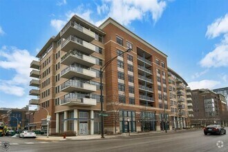 Building Photo - 511 W Division St