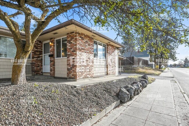 Building Photo - 1332 W Garland Ave