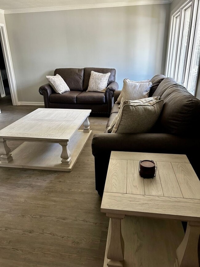 Building Photo - 1903 Azalea Dr