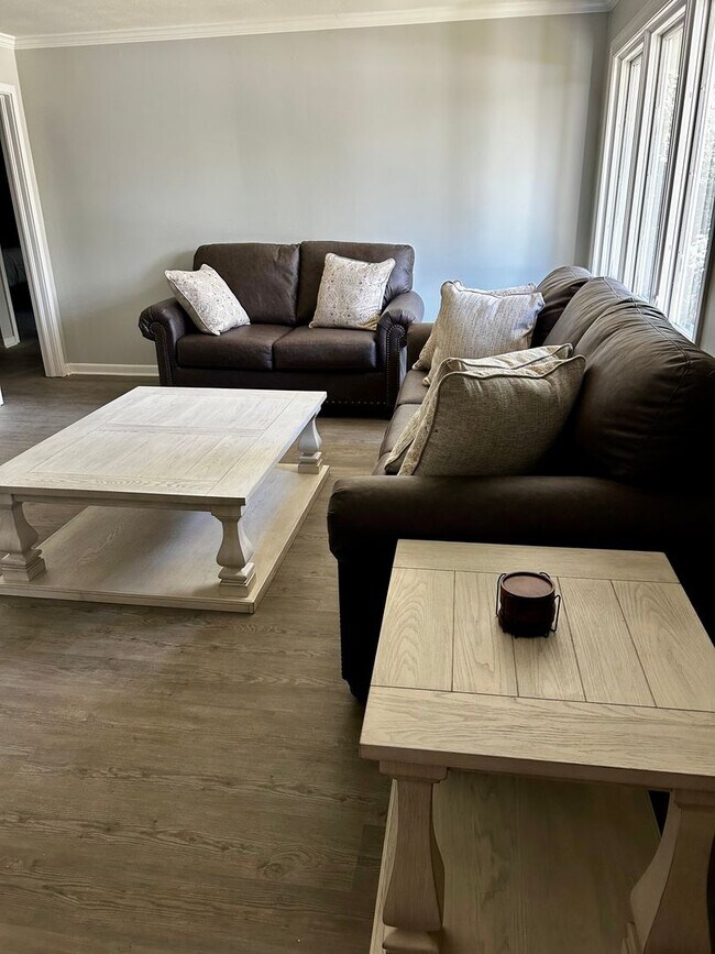 Foto del edificio - 1903 Azalea Dr