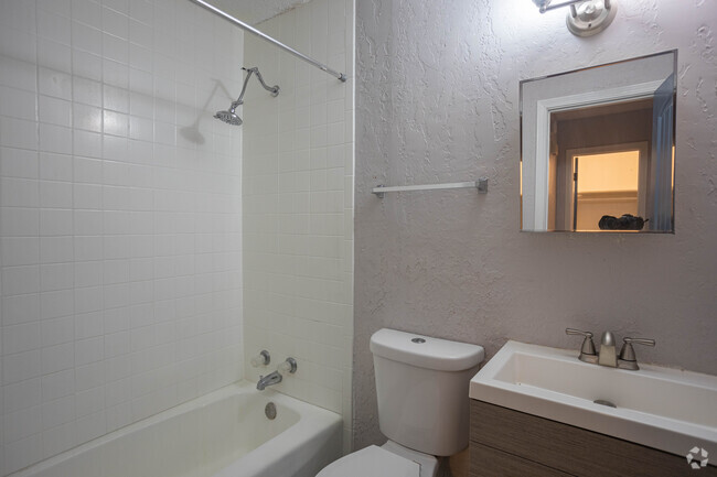 1HAB, 1BA - 550 ft² - Lacarolyn Apartments