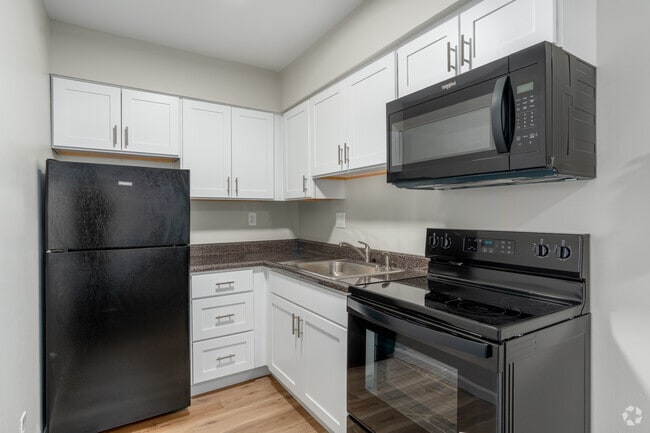 2BR, 1BA - 775SF - Kitchen - Park Run