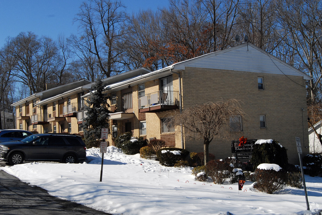 Foto del edificio - Burgundy Gardens Apartments