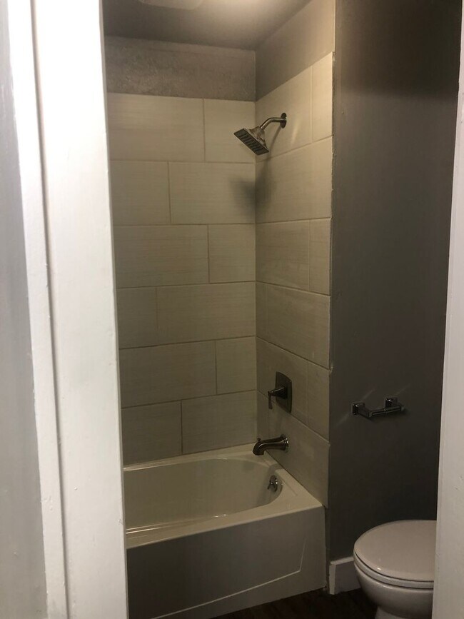 Foto del edificio - 1406 N Rosedale Ave