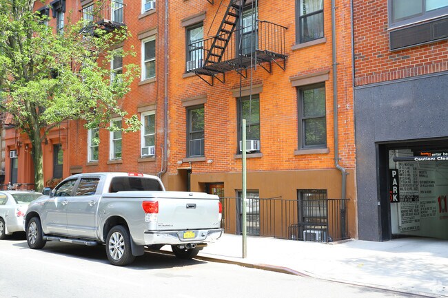 Building Photo - 113 W 15th St