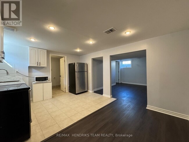 Building Photo - 14 Rendale Ave