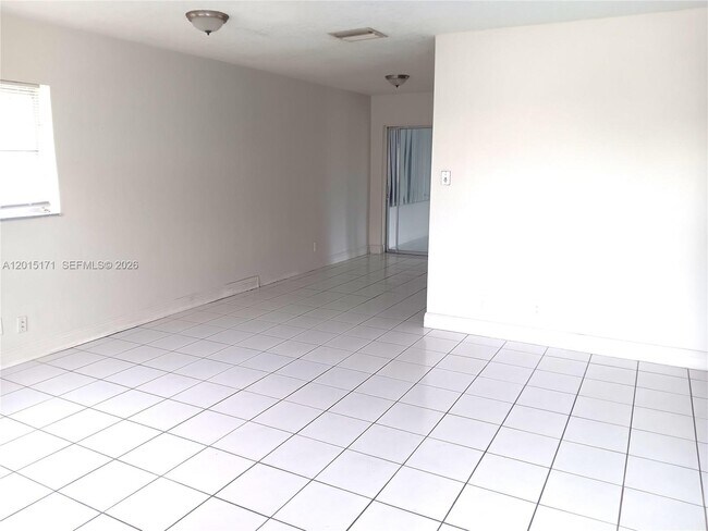 Building Photo - 7004 NW 67th Ave