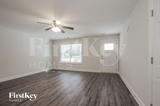 Foto del edificio - 6627 Rockwell Blvd