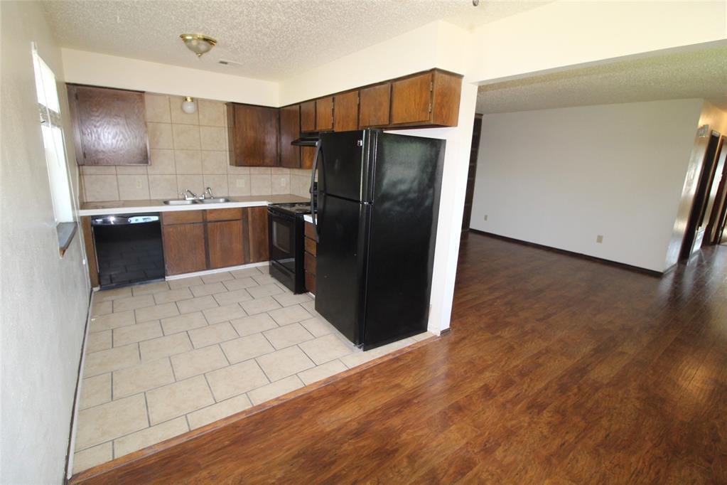 Primary Photo - 224 Skylark Ct