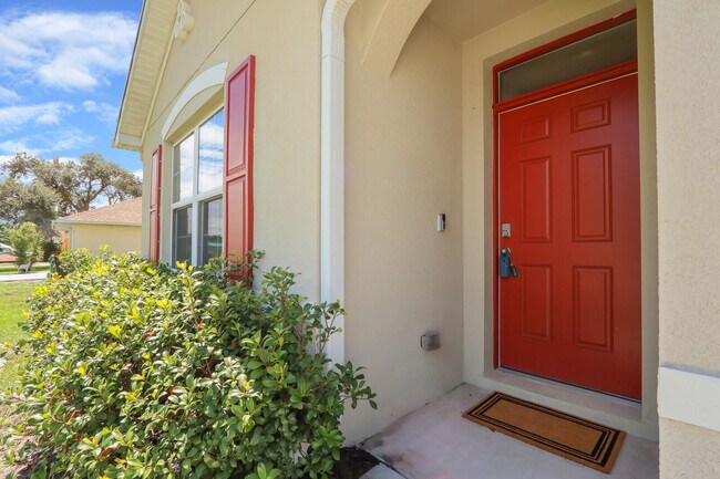 Foto del edificio - 2550 SE Rock Springs Dr