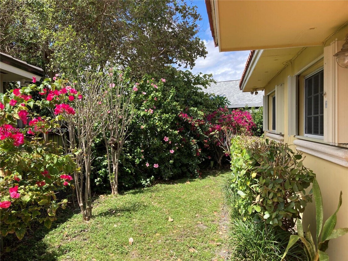 Foto del edificio - 3181 SW 24th Ter