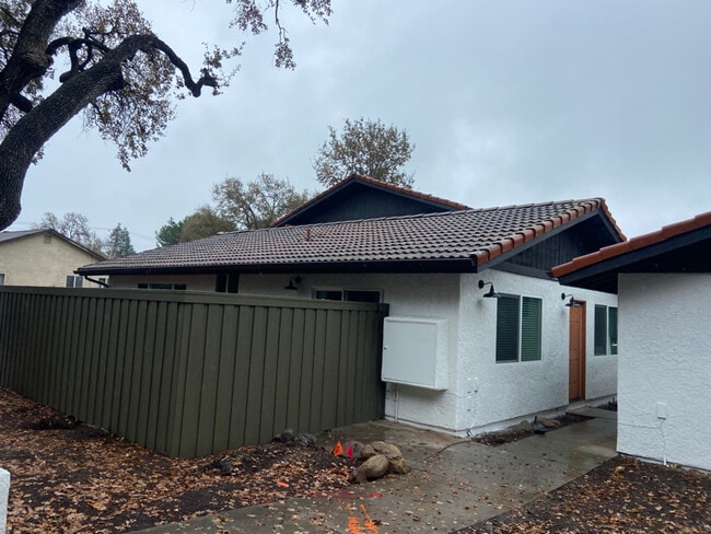 Building Photo - 610 Lion St