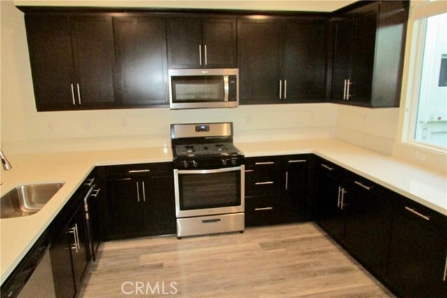 Foto del edificio - 14424 Lily Ln